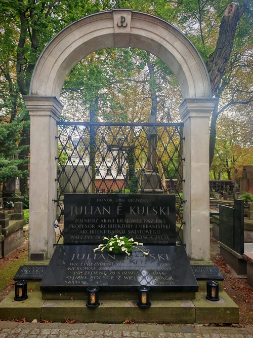 Mauzoleum Kulskich na Starych Powązkach w Warszawie (fot. Katarzyna Adamów)
