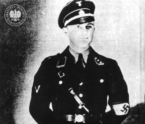 Alfred Helmut Naujocks, oficer SS w stopniu Sturmbannführera i funkcjonariusz Służby Bezpieczeństwa. 31 sierpnia 1939 roku przeprowadził tak zwaną prowokację gliwicką