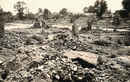 Widok zniszczonego przez Niemców Frampola, 1939 r. Fot. andrzejburlewicz.wordpress.com