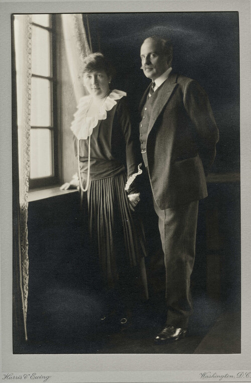 Kazimierz Lubomirski wraz z żoną Teresą z Wodzickich Lubomirską, Waszyngton, 1923 r. (fot. ze zbiorów Muzeum - Zamku w Łańcucie, domena publiczna)