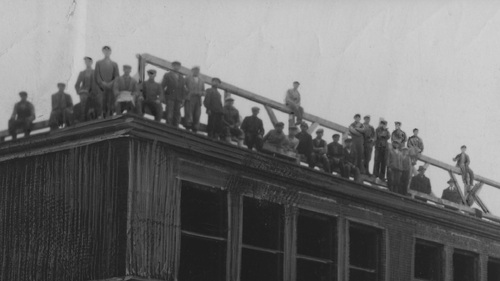 Budowa szkoły w Bolesławcu, 1937 r. (fot. z zasobu NAC)