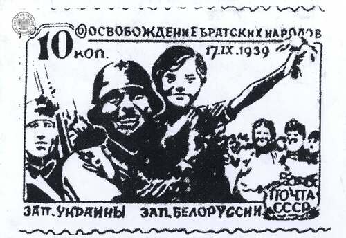 Znaczek pocztowy wydany dla upamiętnienia agresji na Polskę 17 września 1939 r. Plansza wystawy „Zesłani na Sybir” zorganizowanej przez Związek Sybiraków – oddział w Gorzowie Wielkopolskim (fot. z zasobu AIPN)