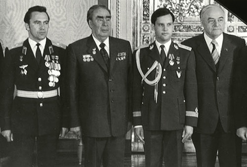Leonid Breżniew (drugi od lewej) na kilka miesięcy przed śmiercią (fot. ze zbiorów Narodowego Muzeum Historii Rumunii)