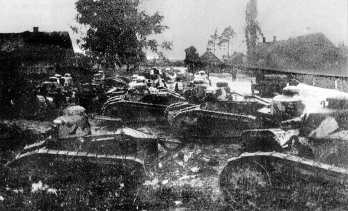 Czołgi FT-17 z polskiego 1 Pułku Czołgów podczas bitwy pod Dyneburgiem (fot. domena publiczna)
