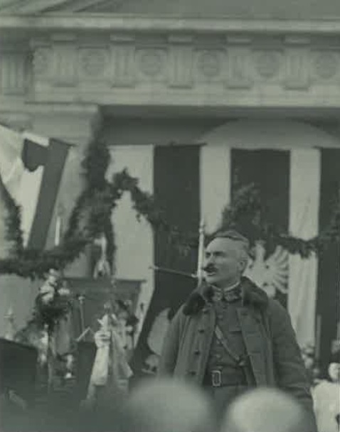 Przemówienie oficera FMW w Bydgoszczy po przejęciu jej przez władze polskie, styczeń 1920 r. (fot. z zasobu WBH/CAW)