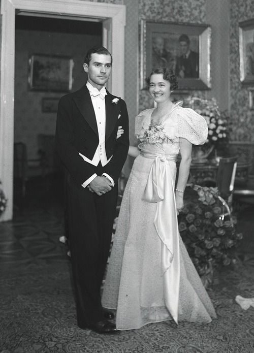 Jadwiga Dąbrowska, jedyna spadkobierczyni prasowej fortuny, wzięła w lipcu 1936 r. ślub z Henrykiem Paschalskim. Fot. NAC
