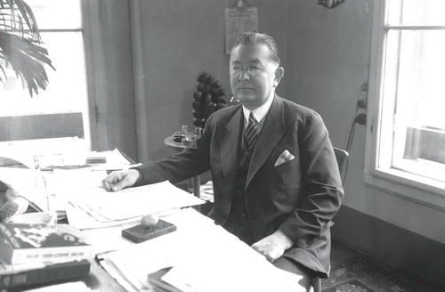 Marian Dąbrowski za biurkiem, 1934 r. Fot. NAC