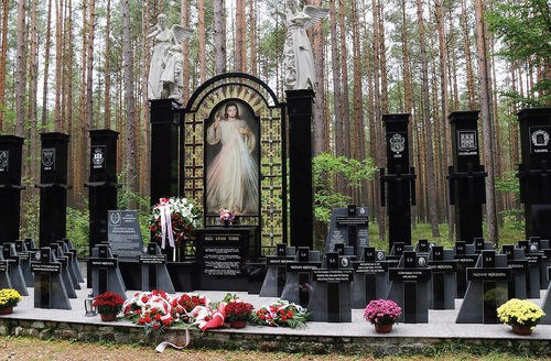 Mogiły ofiar niemieckich zbrodni w Lasach Piaśnickich, 2023 r. (fot. IPN)