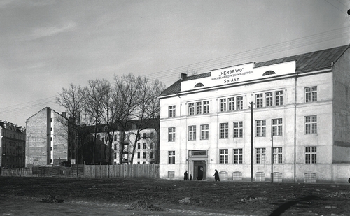 Budynek fabryki, 1927 r. (fot. NAC)