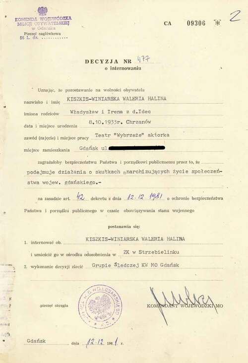 Decyzja nr 447 o internowaniu Haliny Winiarskiej-Kiszkis w ośrodku odosobnienia w Strzebielinku, 12 grudnia 1981 r. (z zasobu AIPN)