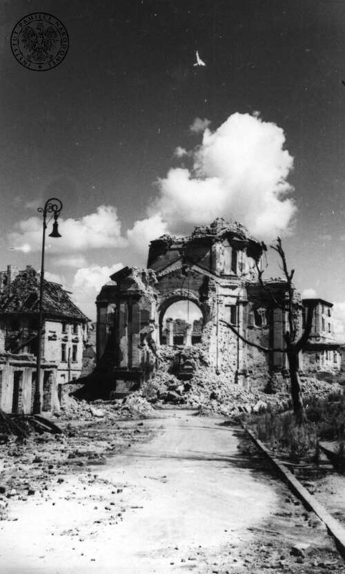Ruiny kościoła Sakramentek pw. św. Kazimierza na Nowym Mieście – 1945 r. (fot. z zasobu IPN)