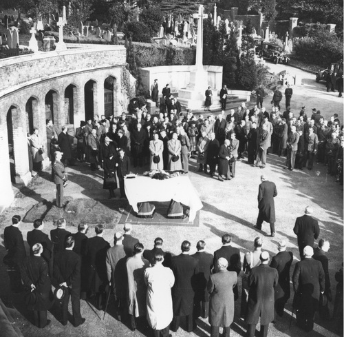 Uroczystości pogrzebowe na cmentarzu Highgate, 24 października 1941 r. Przemawia gen. Władysław Sikorski. (fot. z zasobu NAC)