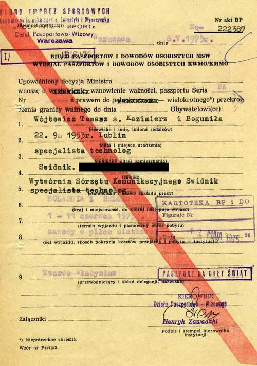 Wniosek do Biura Paszportów i Dowodów Osobistych MSW dotyczący wznowienia paszportu dla Tomasza Wójtowicza. Warszawa, 8 maja 1975 r. (z zasobu AIPN)