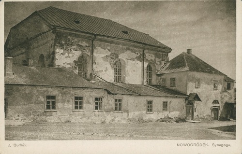 Synagoga Wielka w Nowogródku na pocztówce z ok. 1930 r. (ze zbiorów Biblioteki Narodowej)