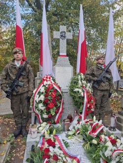 Grób Romana Dziemieszkiewicza, „Adama”, „Pogody” na cmentarzu przy ul. Płońskiej w Ciechanowie (fot. E. Strzeszewska)