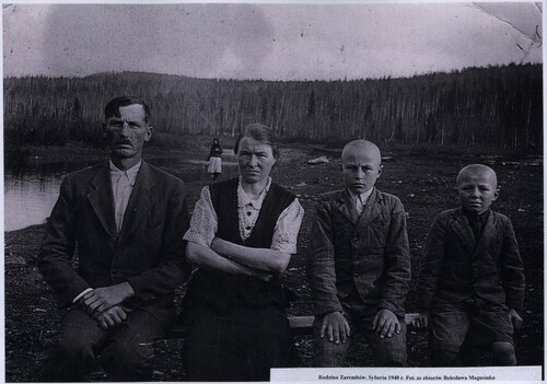 Fotografia rodziny Zarembów na Syberii, 1940 r. Fot. Śląska Biblioteka Cyfrowa