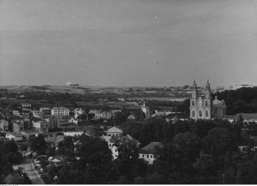 Panorama miasta W głębi widoczny kościół i klasztor bazylianów (NAC)