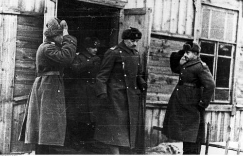 Gen. Władysław Anders dokonuje inspekcji oddziałów Armii Polskiej w ZSRS Fot. NAC