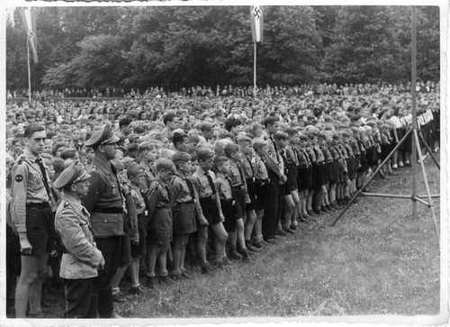 Uroczystość z udziałem Hitler-Jugend  w Gliwicach (AIPN)