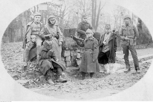Grupa obrońców Lwowa, listopad 1918 r. (NAC)
