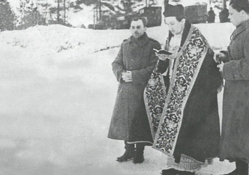 Nabożeństwo żałobne w Katyniu odprawił ks. ppłk Wilhelm Franciszek Kubsz (Fot. WBH)