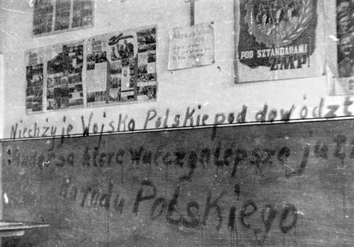 Antyradzieckie napisy wykonane przez członków młodzieżowej organizacji Polskie Wojsko Podziemne, Obra Stara, 13 grudnia 1949 r.
